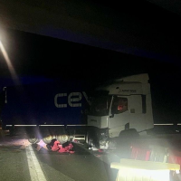 Vuelca un camión esta madrugada en Cáceres y corta la A-66 durante varias horas