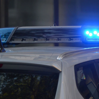 Un choque entre un coche y una moto deja un joven herido en Cáceres