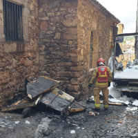 Arde un camión en el casco histórico de Cáceres: desalojan varios edificios