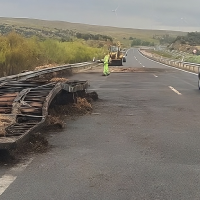 Continúa cortada la A-66 por el incendio de un camión: indican desvío alternativo