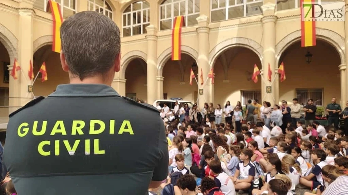 Desayuno solidario en el Acuartelamiento de la Guardia Civil en Badajoz