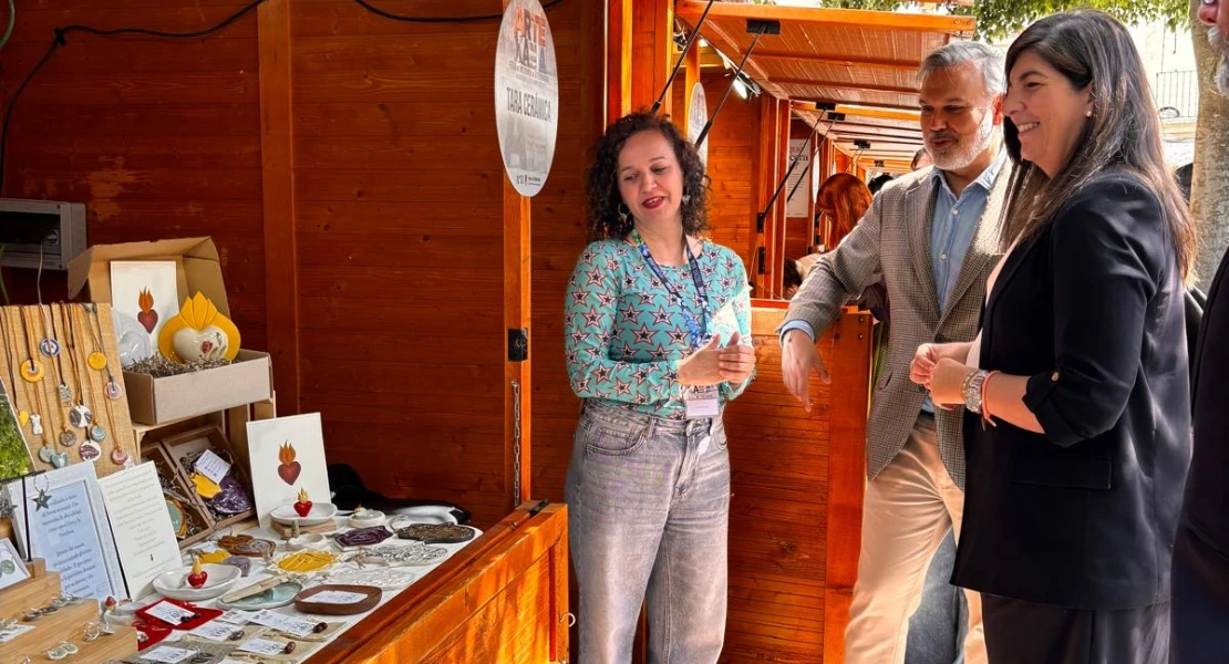 Artesanos extremeños muestran su trabajo en la III Feria Regional de Artesanía