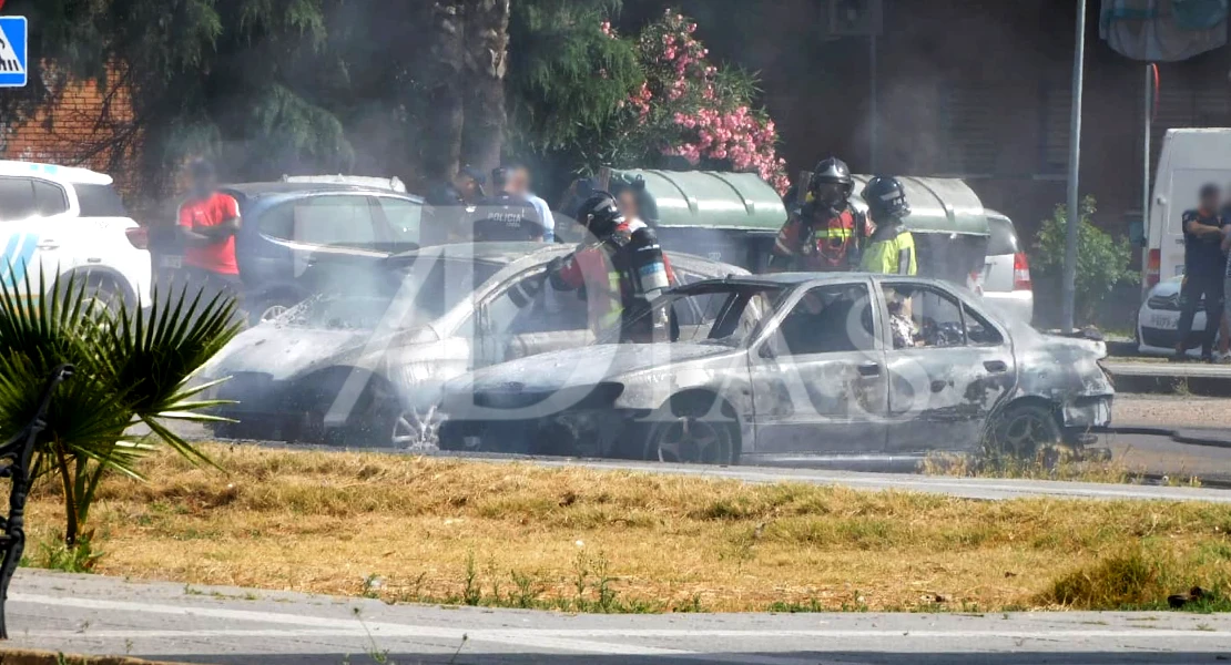 Arden otros dos vehículos en Badajoz: van cuatro en menos de 24 horas