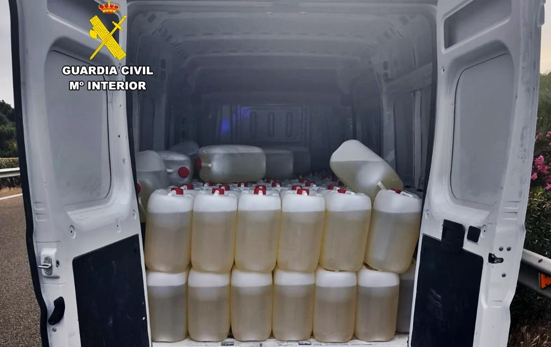 Interceptan en la A-5 una furgoneta transportando cerca de 4.000 litros de gasolina