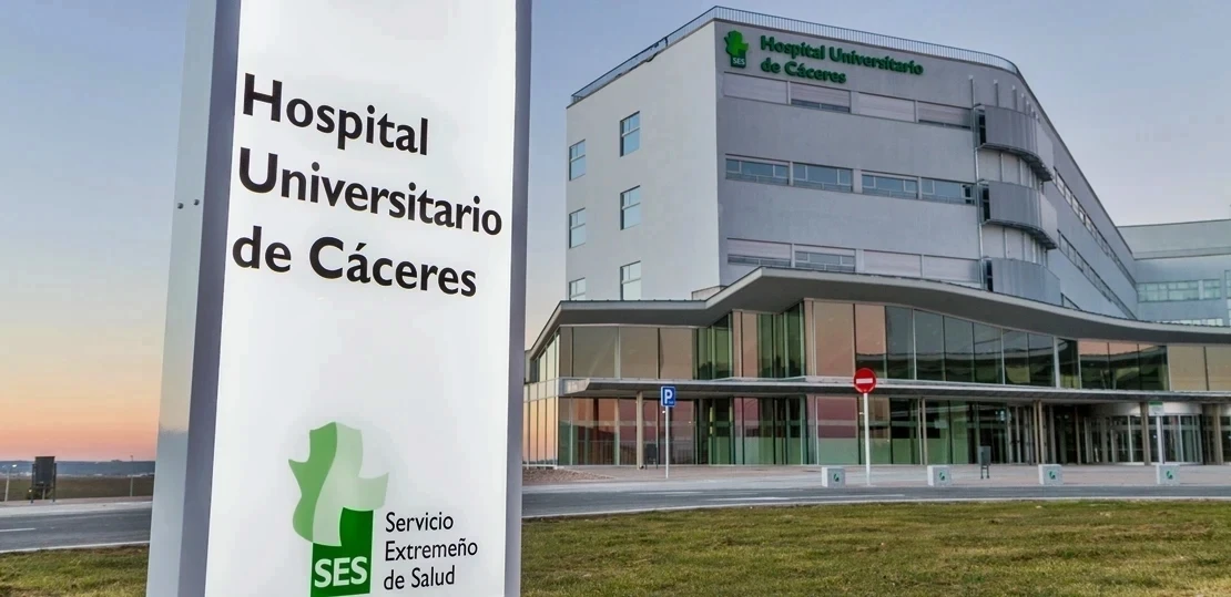 Queda atrapado en una mula mecánica en Cáceres