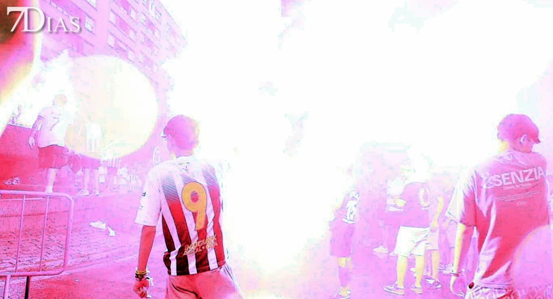 El CD Badajoz celebra el ascenso con sus aficionados
