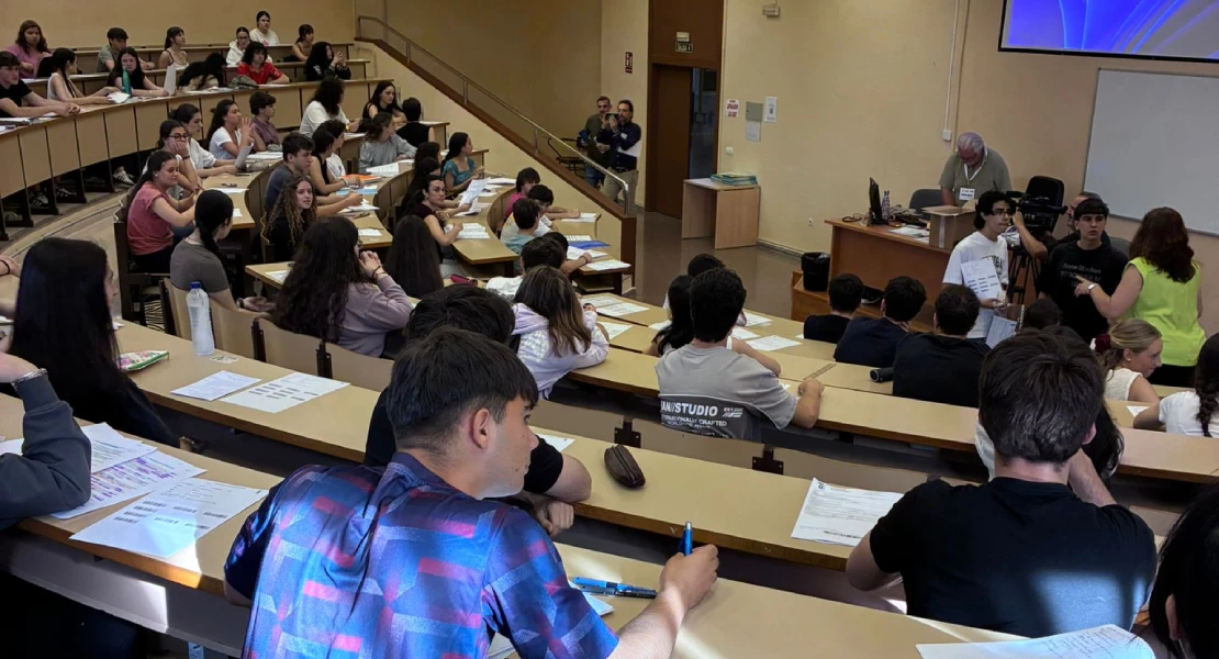 La Junta concede 2.500 € a 147 estudiantes universitarios para gastos de residencia