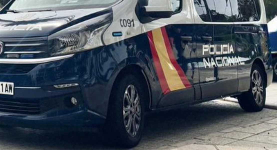Rescatan a un bebé de dos meses deshidratado y cubierto de excrementos