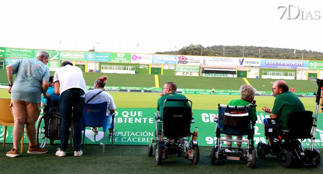 Leyendas, deporte y solidaridad: así se vivió el partido por la ELA en Cáceres