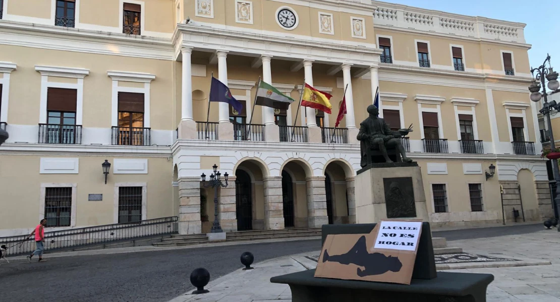 Las calles de Badajoz visibilizan la realidad del sinhogarismo a través de esta campaña