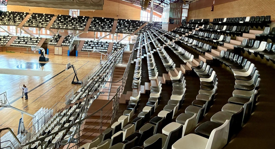 El pabellón de La Granadilla completa su transformación con su nueva grada renovada