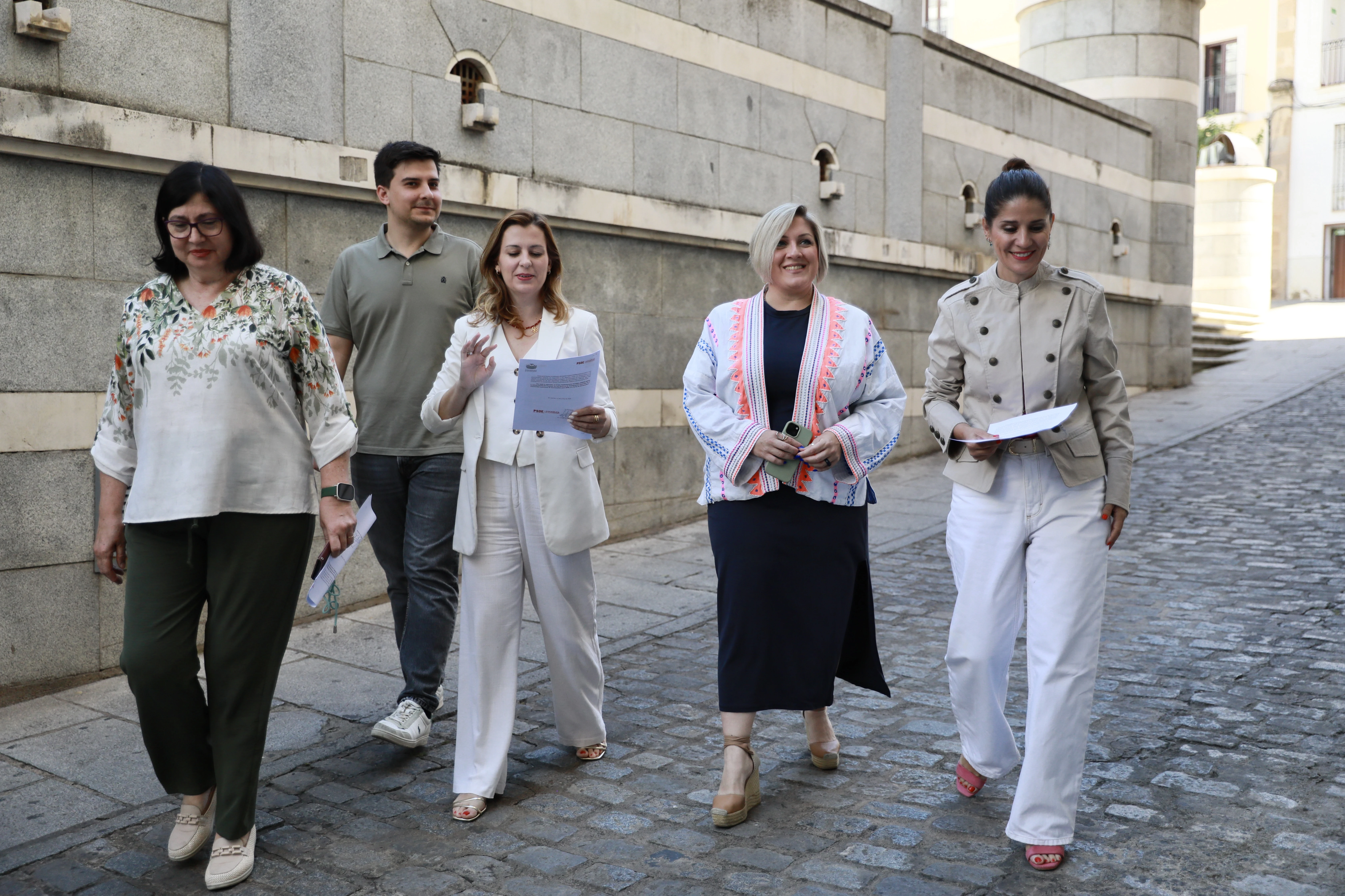 El PSOE rechaza las cuentas de la Junta: "No son los presupuestos de la Extremadura que queremos"