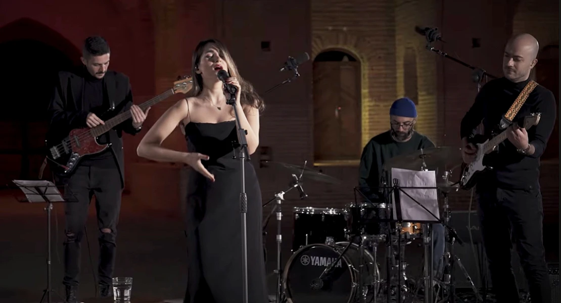 Irán condena a 74 latigazos a una cantante por cantar sin velo en un concierto