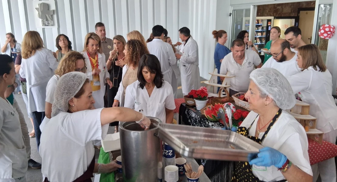La cocina del SES acerca San Juan a cada paciente y familiar de los hospitales de Badajoz