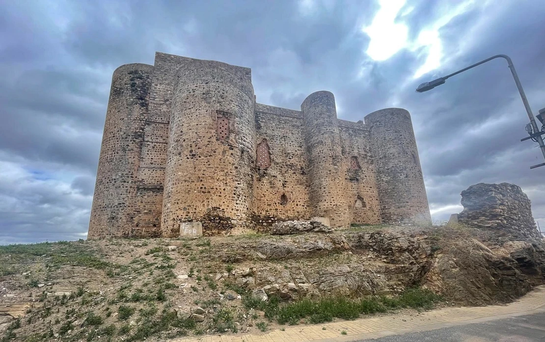 Declaran el Castillo de Villalba de los Barros como Bien de Interés Cultural