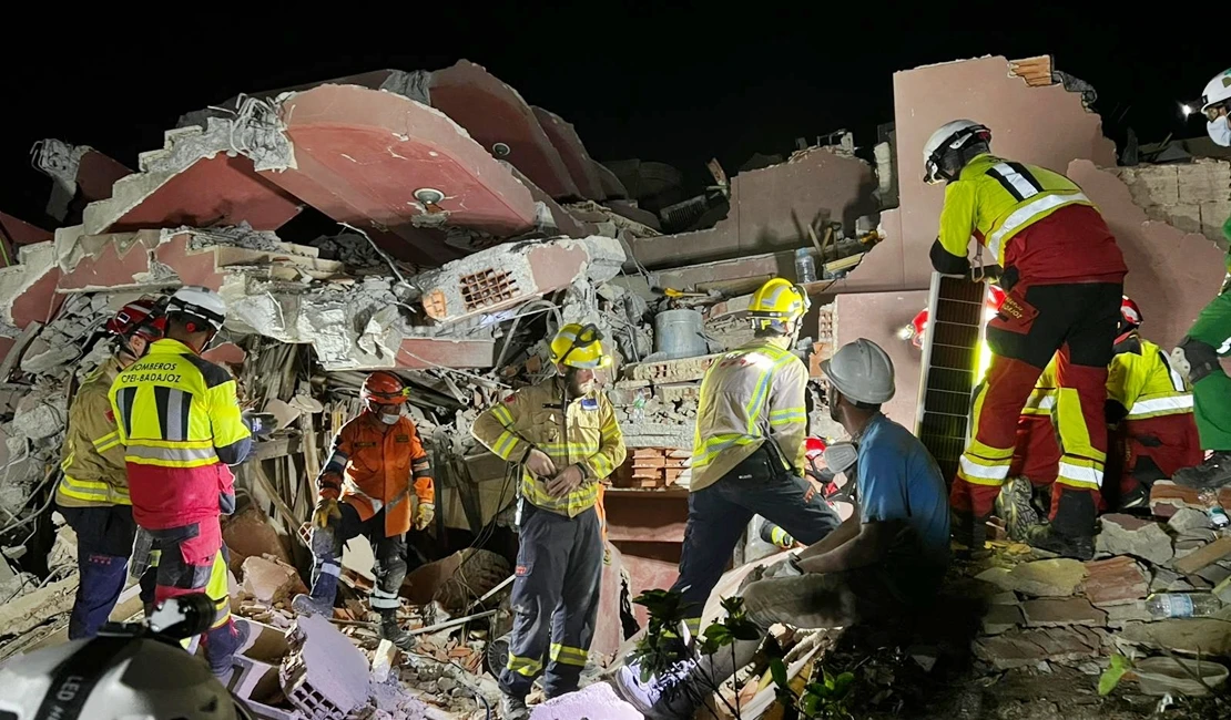Los bomberos del CPEI intensifican las labores de rescate en Venezuela