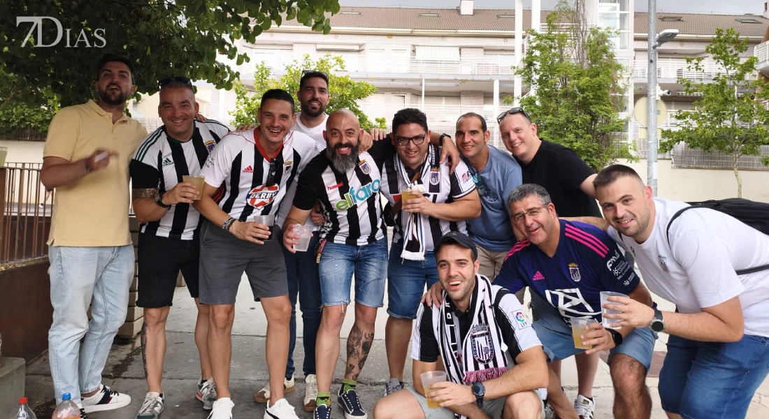 Ambientazo en las calles de Zaragoza para apoyar al CD Badajoz en la final por el ascenso