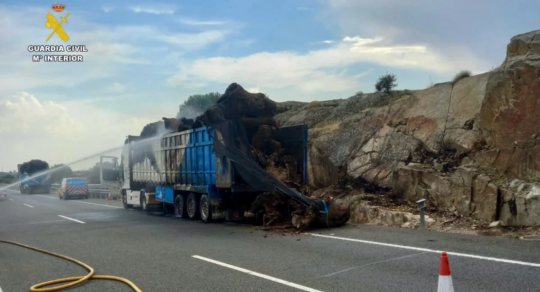 El incendio de un camión provoca el corte de la A-5 a su paso por Extremadura