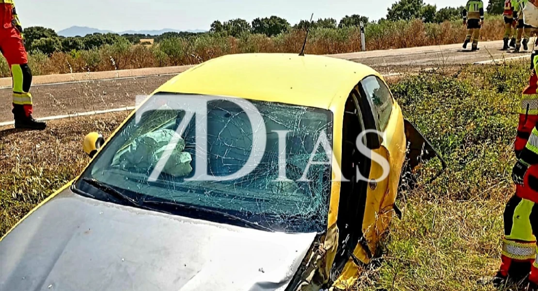 una grave colisión frontolateral deja varios heridos y atrapados en Extremadura