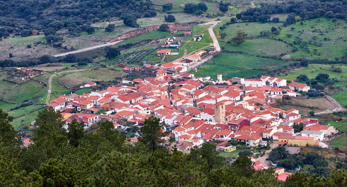 Polémica en Casas de Miravete por la liberación de una concejala: "Vive a más de 400 kilómetros"