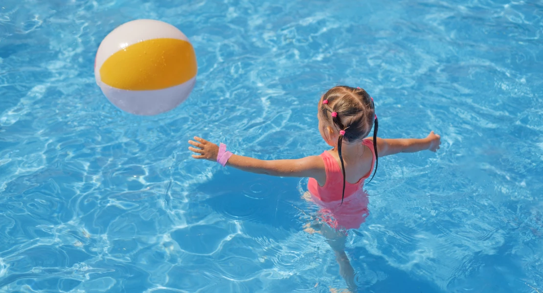 La vigilancia del agua en piscinas, clave para evitar infecciones en plena ola de calor
