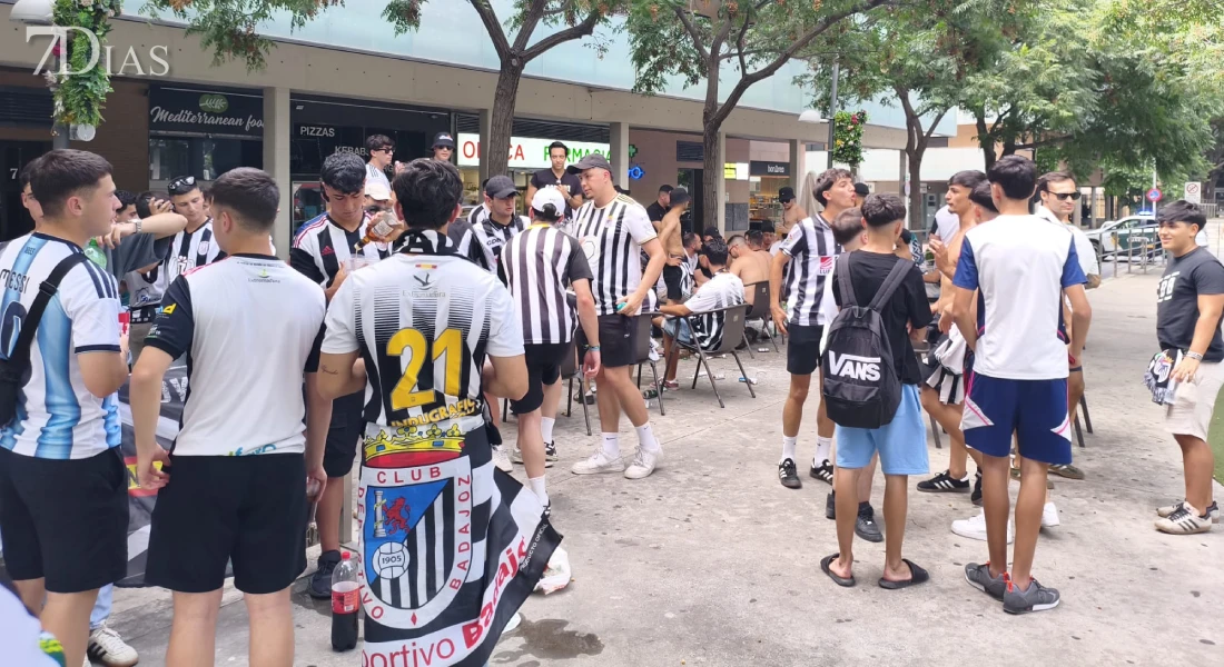 Ambientazo en las calles de Zaragoza para apoyar al CD Badajoz en la final por el ascenso