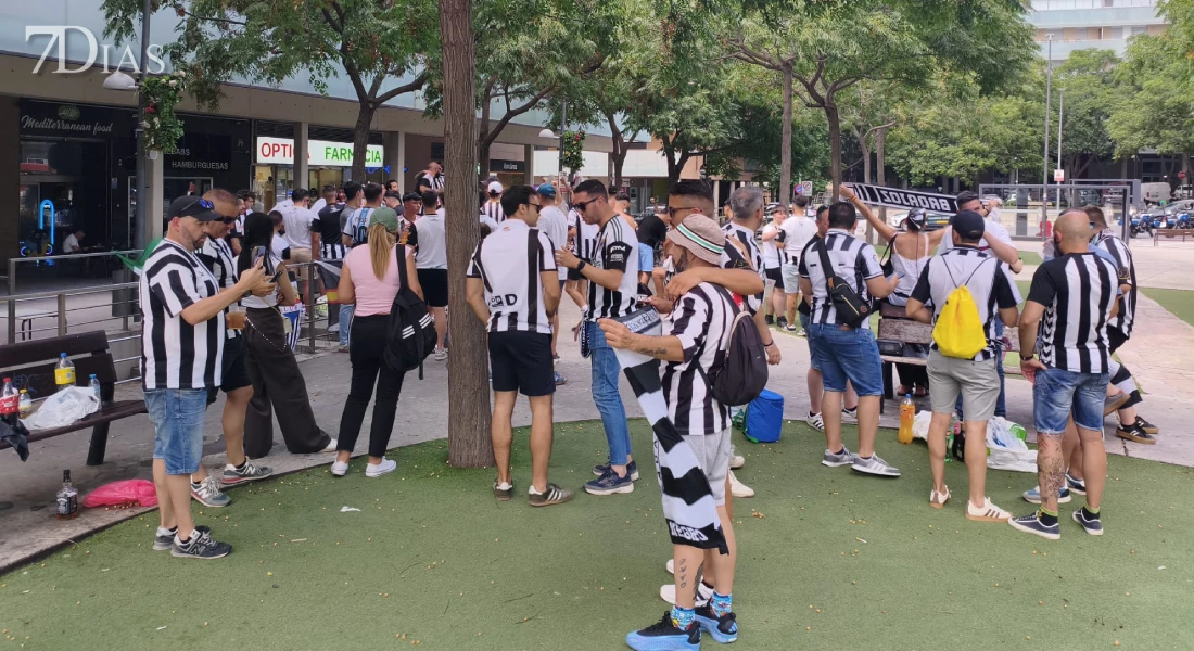 Ambientazo en las calles de Zaragoza para apoyar al CD Badajoz en la final por el ascenso