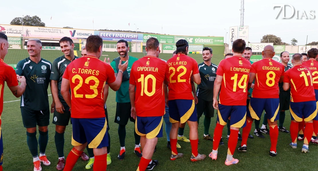 Leyendas, deporte y solidaridad: así se vivió el partido por la ELA en Cáceres