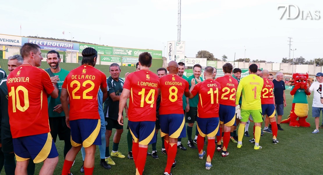 Leyendas, deporte y solidaridad: así se vivió el partido por la ELA en Cáceres