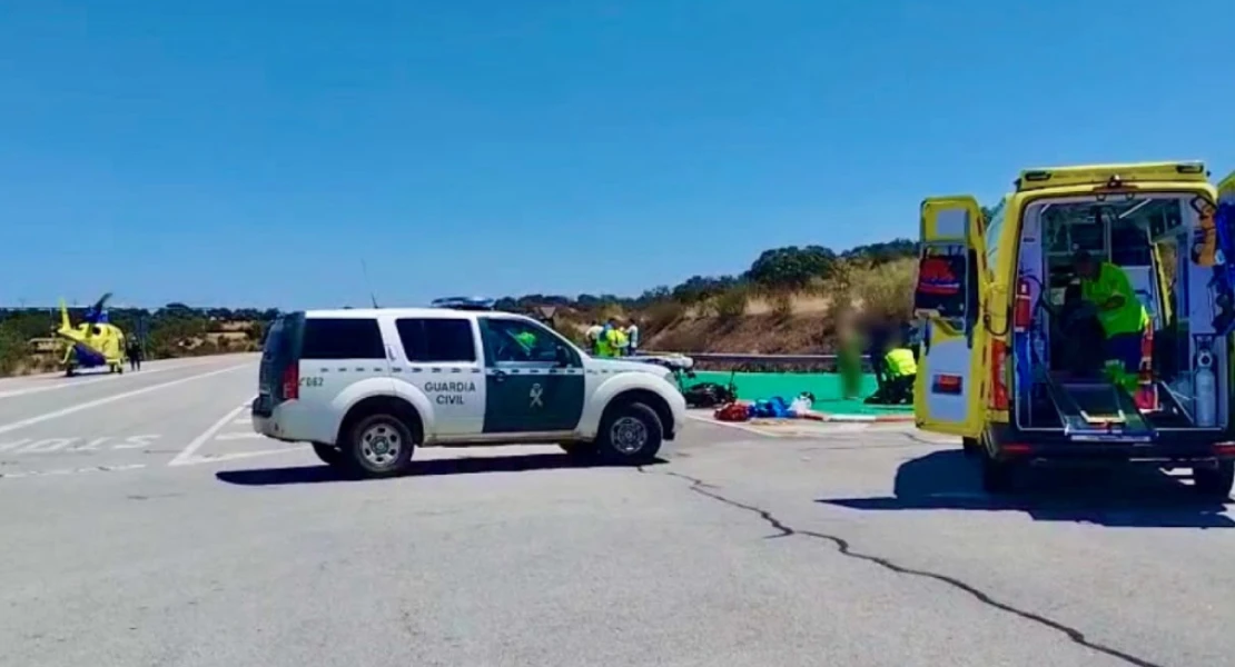 Un motorista trasladado en helicóptero tras un accidente en Extremadura