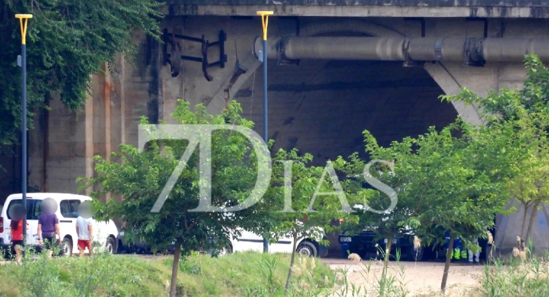 Vuelve a reventar una tubería en el Puente de la Universidad de Badajoz