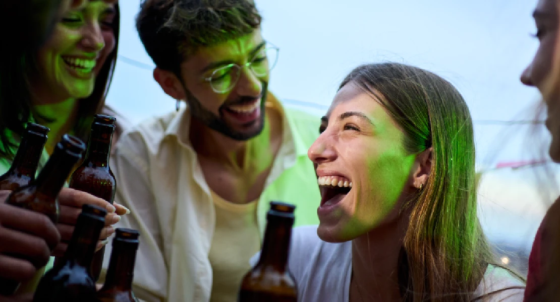 La campaña que anima a los jóvenes a rechazar la presión grupal frente al consumo de alcohol