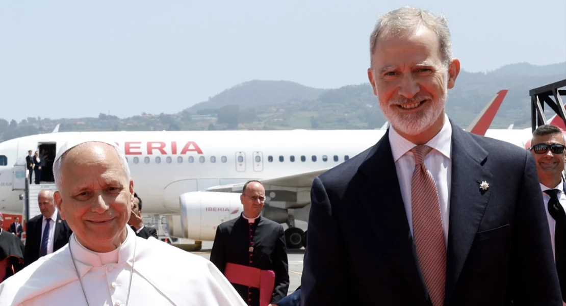 Un problema en el avión del Papa frena su salida de España y vuelve al aeropuerto