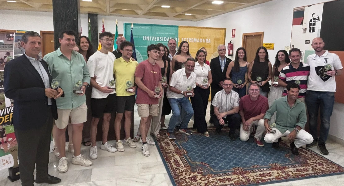 El rector de la UEx recibe a los medallistas de los Campeonatos de España Universitarios 2026