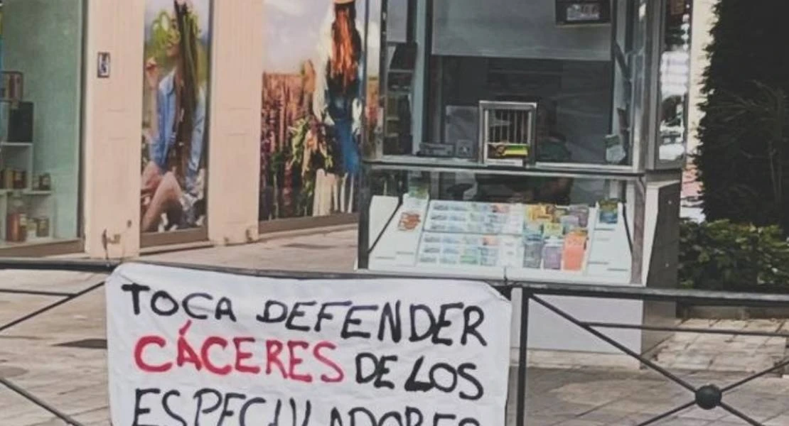 Stop Alquileres Abusivos Cáceres coloca pancartas contra el papel de las inmobiliarias