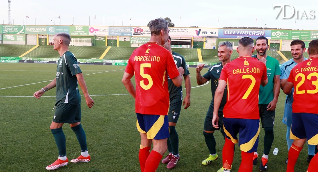 Leyendas, deporte y solidaridad: así se vivió el partido por la ELA en Cáceres