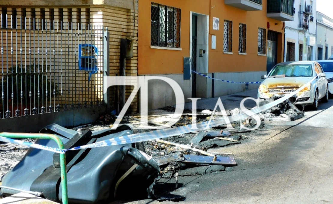 Un incendio afecta a un turismo y una fachada de un edificio en San Fernando (BA)