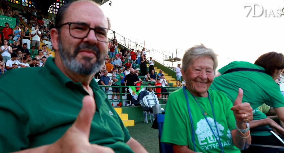 Leyendas, deporte y solidaridad: así se vivió el partido por la ELA en Cáceres
