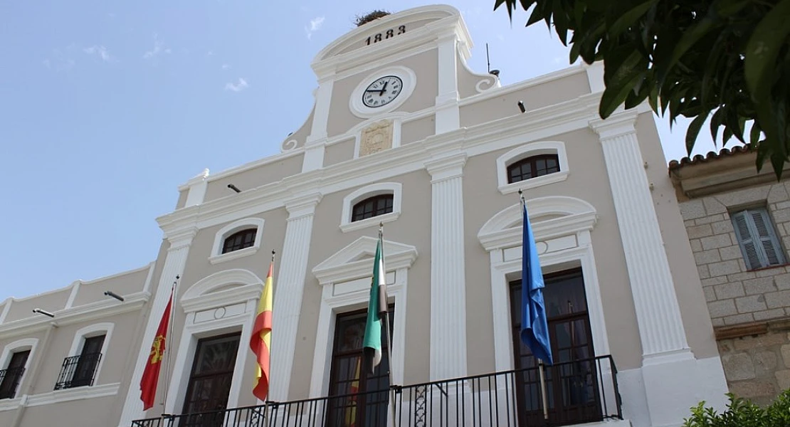 Mérida se ilumina de azul en apoyo a las personas refugiadas