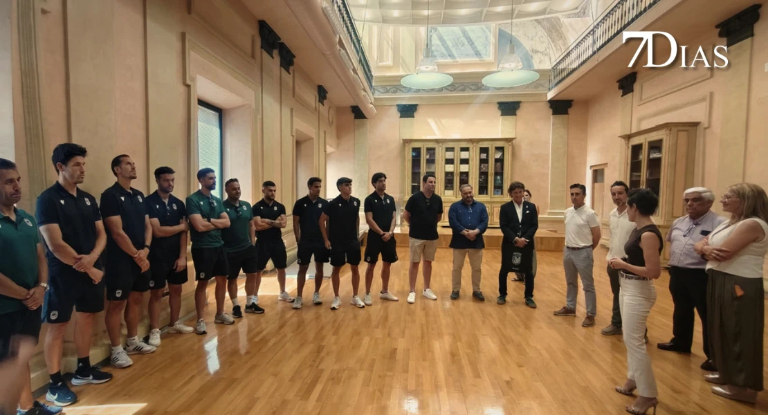 La Diputación recibe al CD Badajoz tras el ascenso