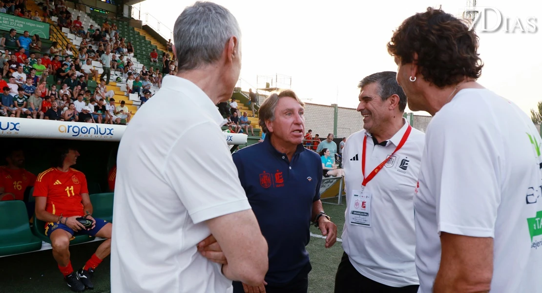 Leyendas, deporte y solidaridad: así se vivió el partido por la ELA en Cáceres