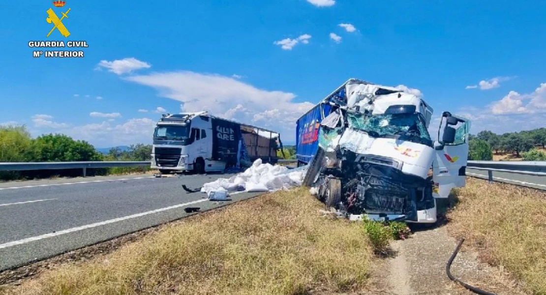 Reabre parcialmente la A-66 tras el accidente entre dos camiones a la altura de Plasencia