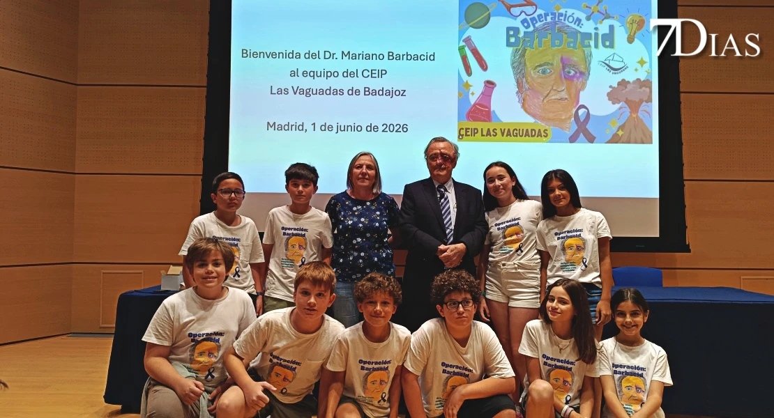 Escolares pacenses estudian a Mariano Barbacid y acaban conociéndolo en persona