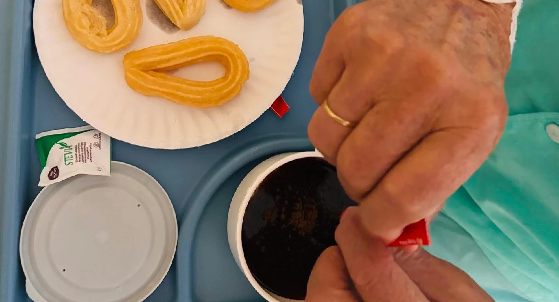 La cocina del SES acerca San Juan a cada paciente y familiar de los hospitales de Badajoz