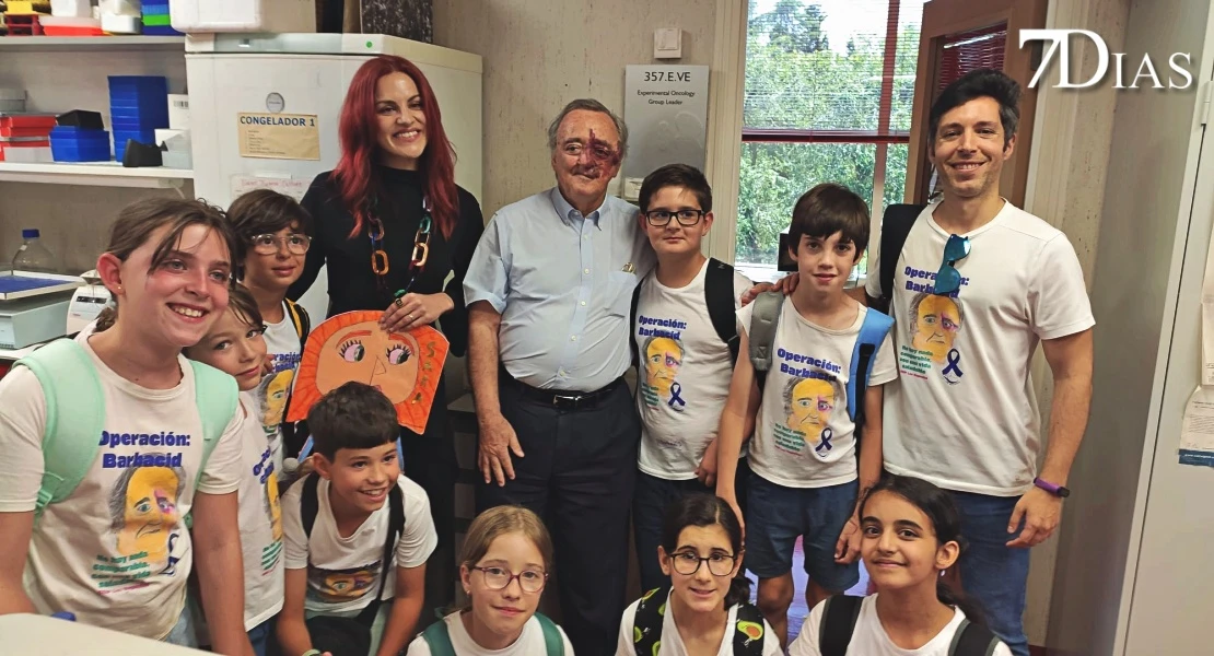 Alumnos pacenses conocen al pionero de la investigación contra el cáncer en España