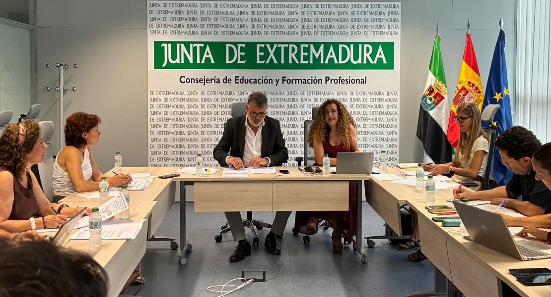 Pactan las instrucciones de cinco programas estratégicos para el éxito escolar en Extremadura