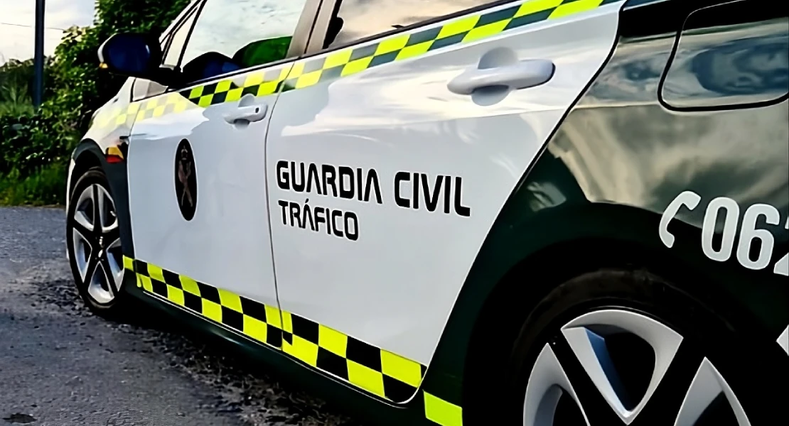Un choque entre dos vehículos deja una mujer herida en la EX-206