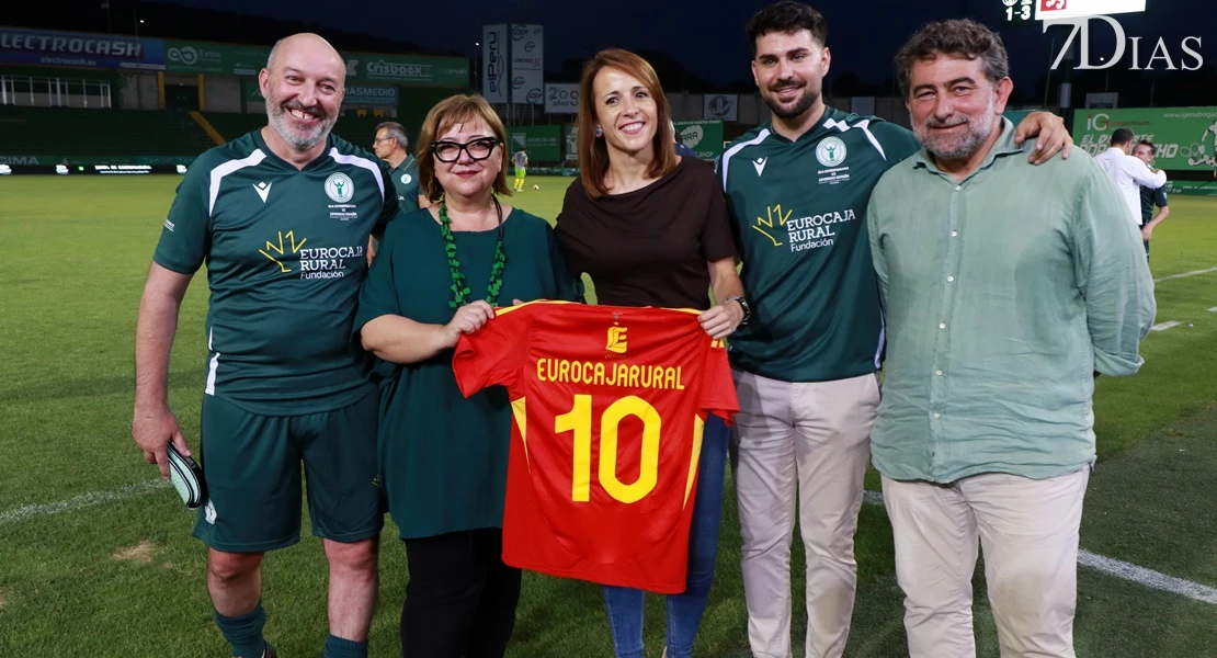 Leyendas, deporte y solidaridad: así se vivió el partido por la ELA en Cáceres