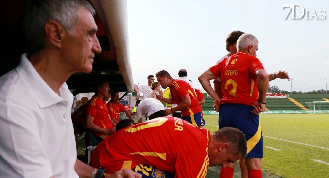 Leyendas, deporte y solidaridad: así se vivió el partido por la ELA en Cáceres