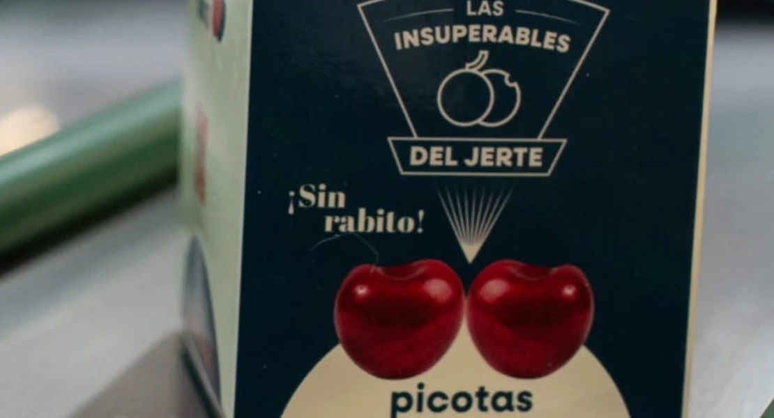 Los pacientes ingresados en Badajoz reciben una sorpresa de la DO Cereza del Jerte